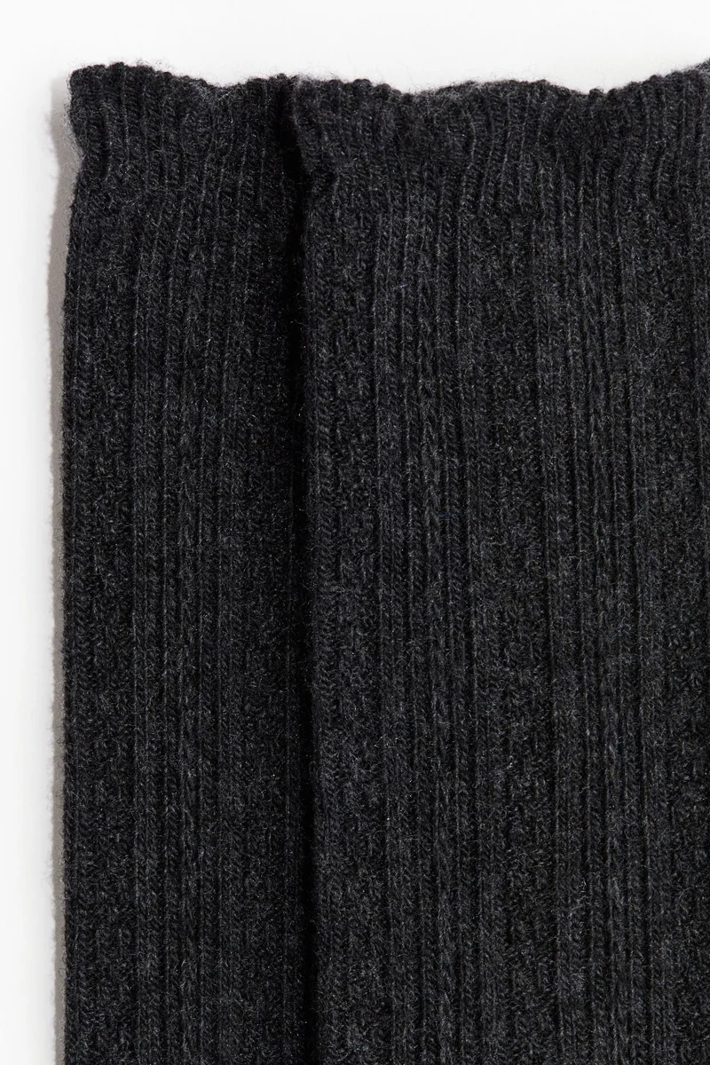 اتش اند ام جوارب طويلة محبوكة مزينة بنقشة