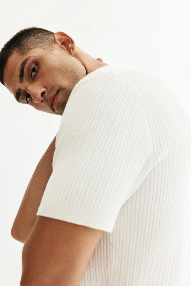 اتش اند ام تي-شيرت بولو محبوك بقصّة عادية