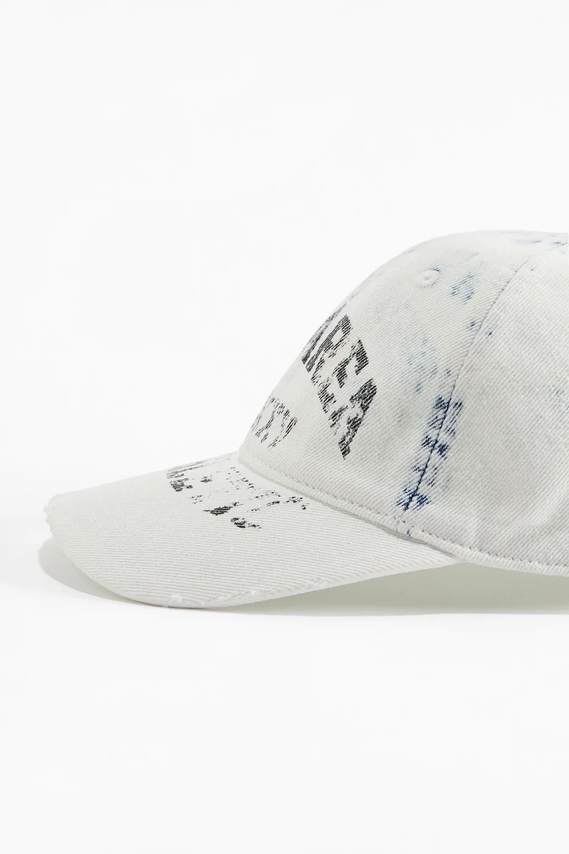 اتش اند ام قبّعة بمظهر ممزقة