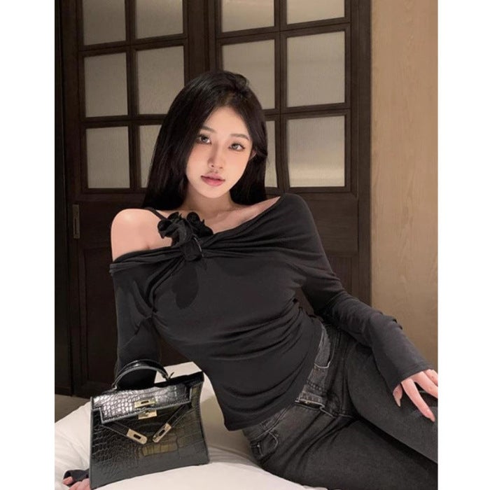 Korean T-Shirt Design Sense Niche Diagonal Shoulder Top Three-Dimensional Flower Design Slim Long Sleeve T-Shirt - Image 1