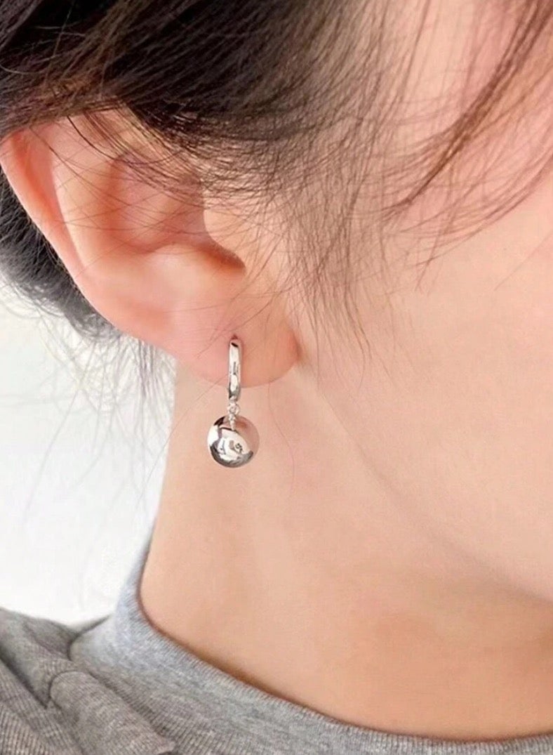 إيكوال حلق اذن نسائي من الاستانلس ستيل باللون الفضي أنيق وعالي الجودة - Image 1