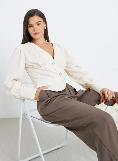 ستايلي بلوزات بأكمام بالون وياقة على شكل حرف  وأزرار