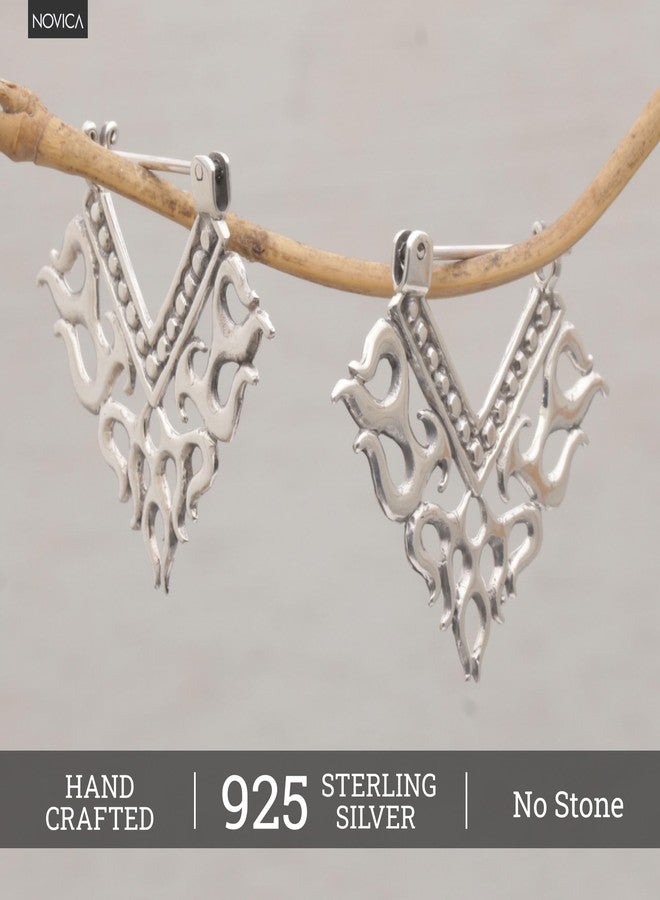 نوفيكا أقراط حلقية من الفضة الإسترلينية مصنوعة يدويًا من نوفيكا، بتصميم قبلي من بالي، إندونيسيا [1.1 بوصة طول × 0 بوصة عرض × 1.3 بوصة عمق] "نار قبلية" - Image 5