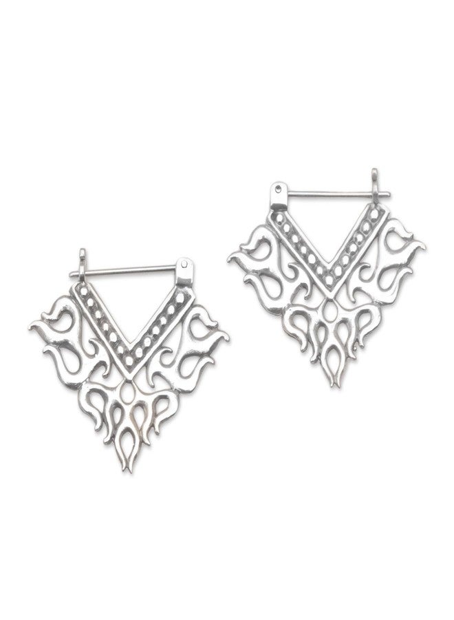 نوفيكا أقراط حلقية من الفضة الإسترلينية مصنوعة يدويًا من نوفيكا، بتصميم قبلي من بالي، إندونيسيا [1.1 بوصة طول × 0 بوصة عرض × 1.3 بوصة عمق] "نار قبلية" - Image 1