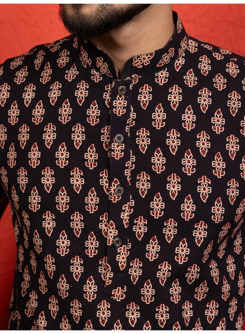 Devoiler Mens Black All-Over Printed Cotton Kurta Set - Image 4