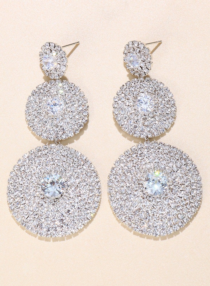 أقراط هندسية عتيقة بشخصية مبالغ فيها