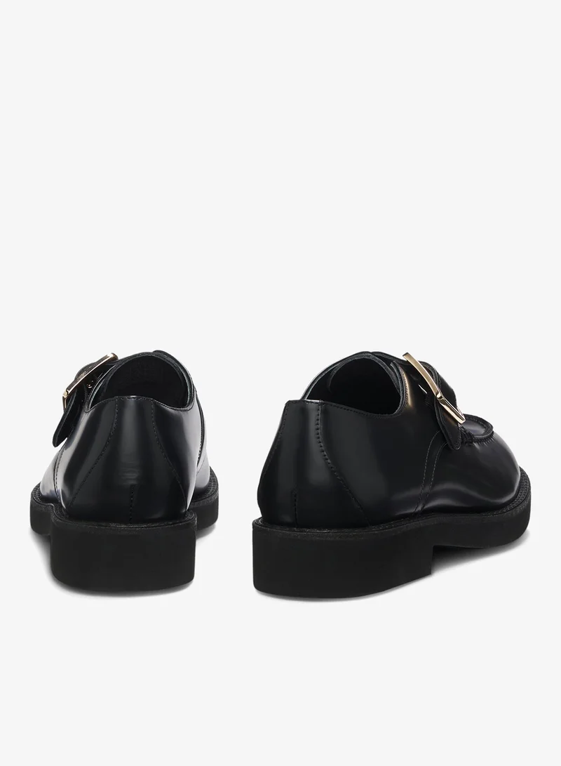 بوس أحذية الراهب الجلدية بحزام مشبك