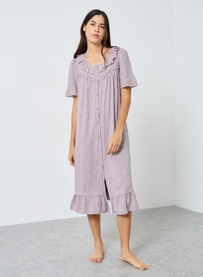 ستايلي قميص نوم بتفاصيل كشكش مع أزرار