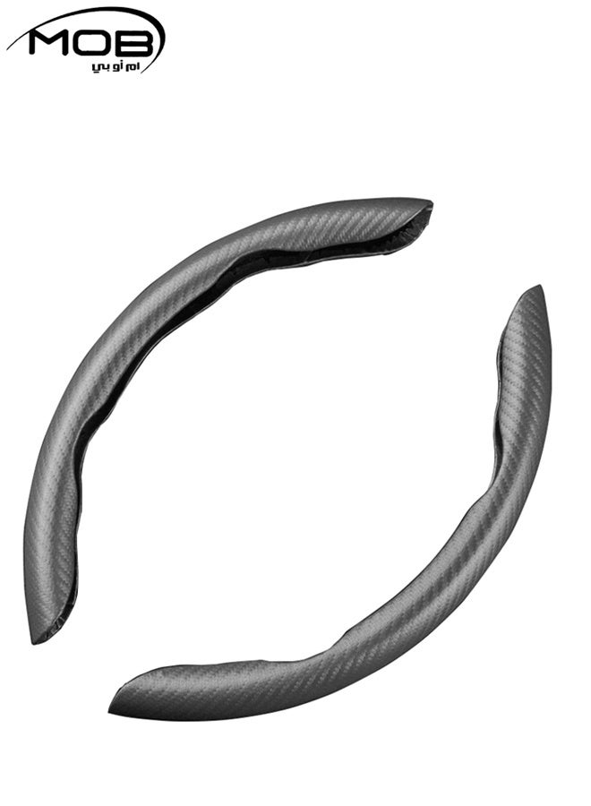 موب غطاء مقبض عجلة قيادة السيارة العالمي، طقم من قطعتين، نسيج كربوني، تصميم منقسم مضاد للانزلاق، سهل التركيب، قبضة مريحة لجميع المركبات، مقاوم للعرق، ممتص للصدمات، مقبض عجلة قيادة ناعم واقٍ للسيارات وسيارات الدفع الرباعي والشاحنات - Image 1