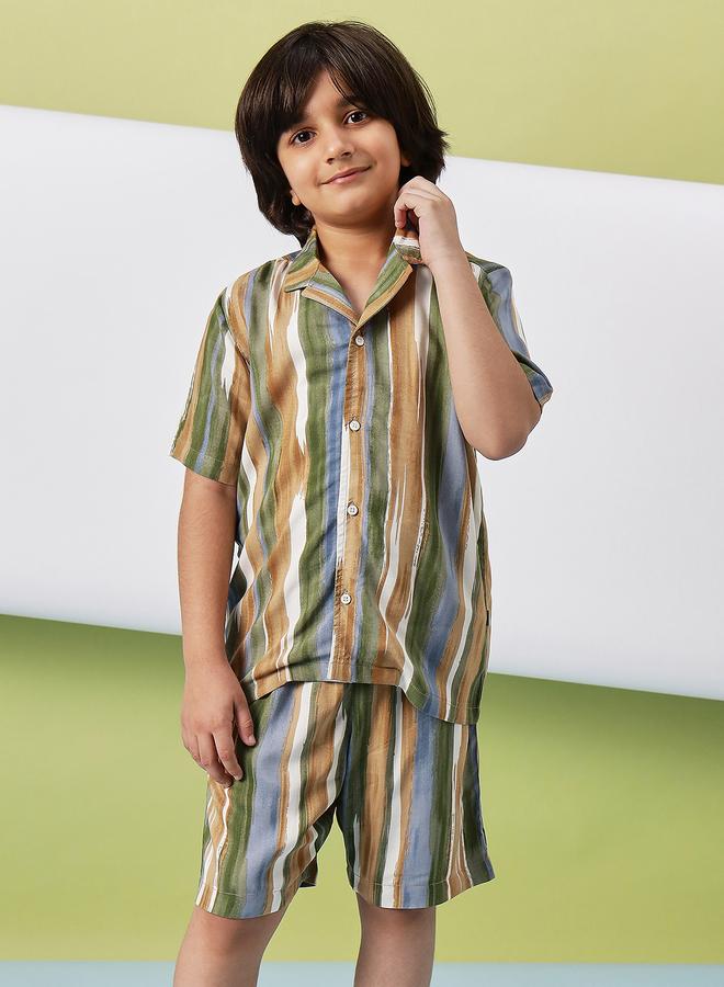 ستايلو بج طقم قميص وشورت بطبعة خطوط وياقة ستايلو باغ - Image 1