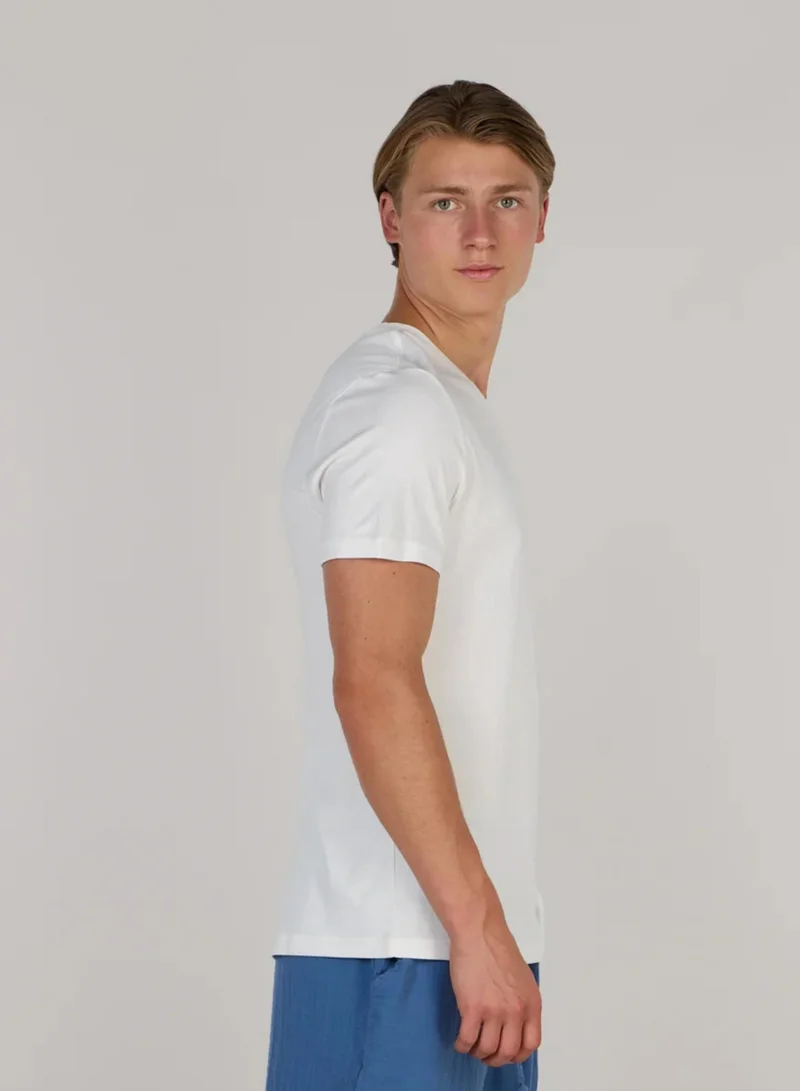 جاست نيتشر تيشيرت قطني ناعم بياقة على شكل حرف