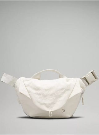 Lululemon Curved Crossbody Bag 3L - pzsku/Z78C2E40068682AAE36E2Z/45/_/1732523685/7ad44d13-88a1-49d0-a051-252f01661886