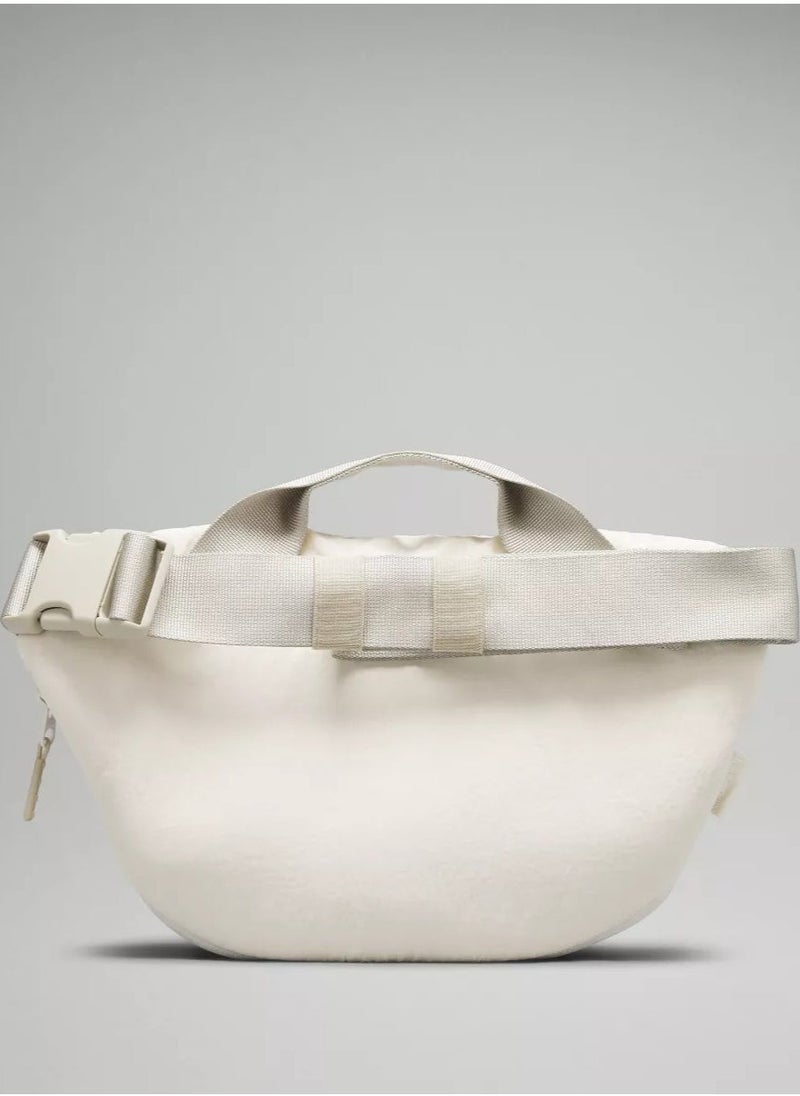 Lululemon - Lululemon Curved Crossbody Bag 3L - Image 1