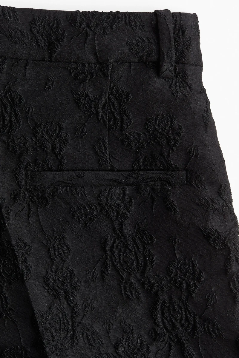 اتش اند ام شورت بتصميم أنيق