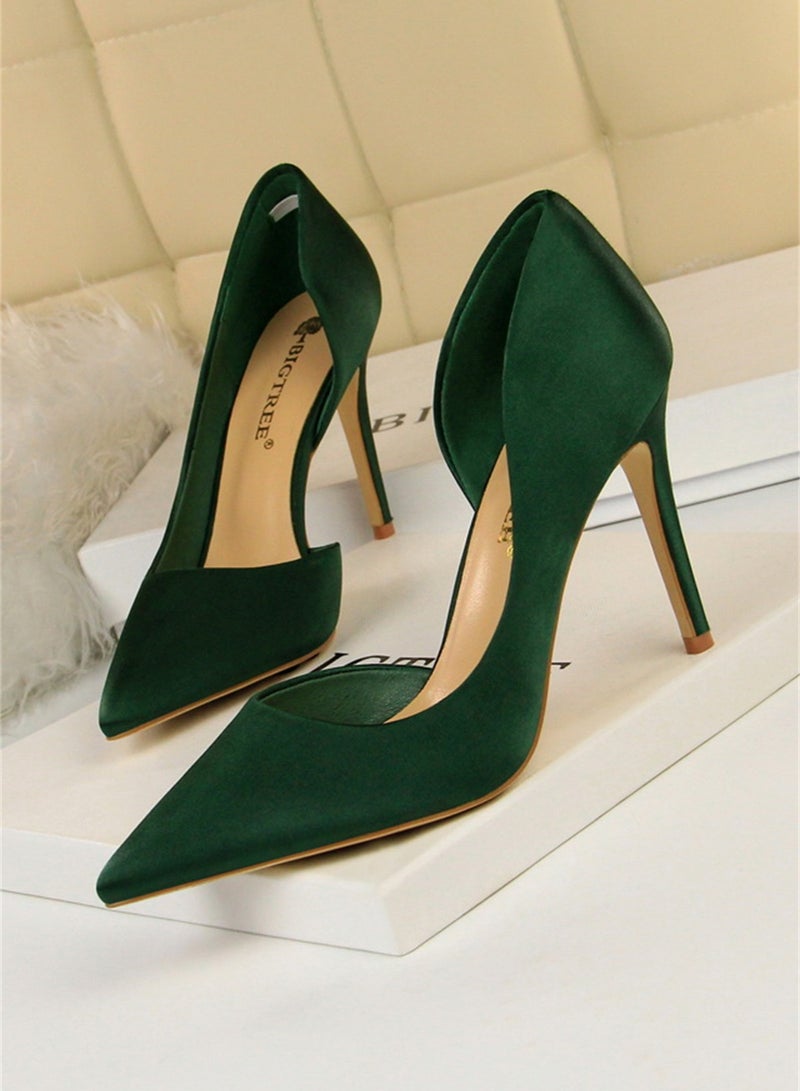 BIGTREE حذاء بكعب عالٍ من الساتان بارتفاع 9.5 سم للنساء مع فم ضحل وجانب مدبب مجوف باللون الأخضر - Image 1