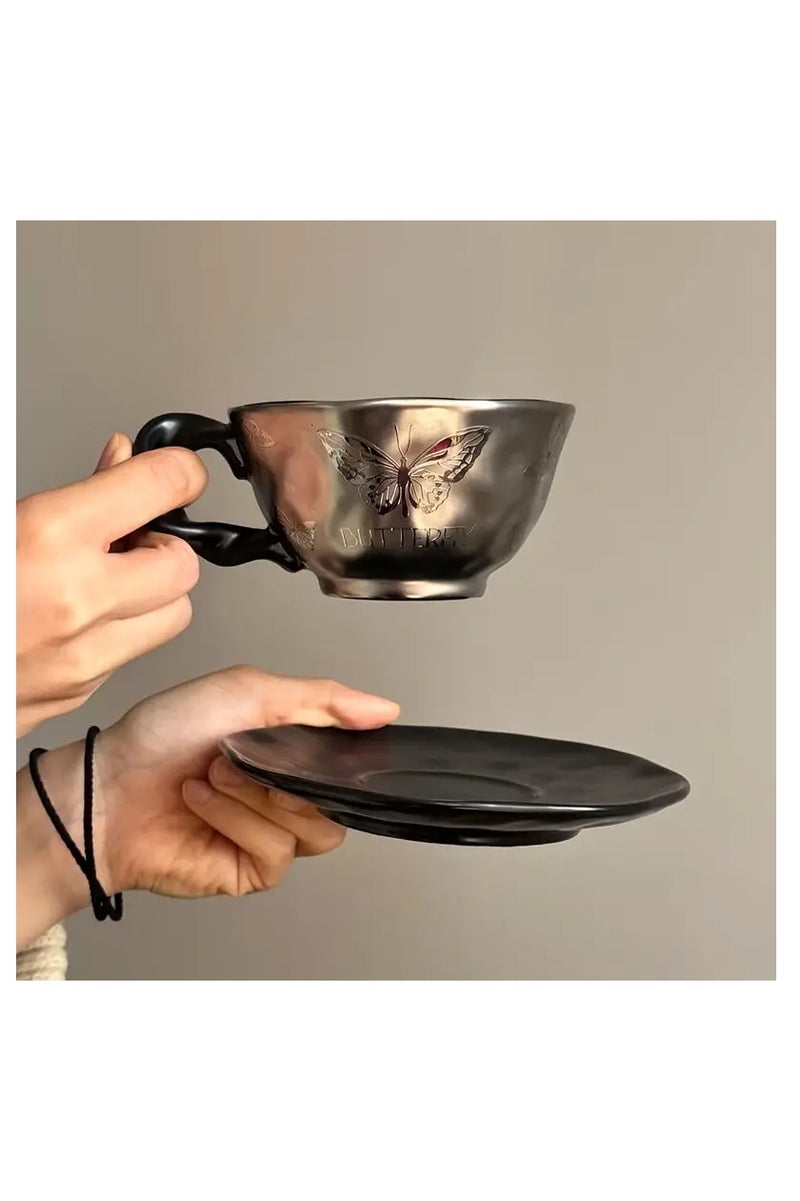 Ridge Elegant cup and saucer in black with a luxurious butterfly pattern - Image 1