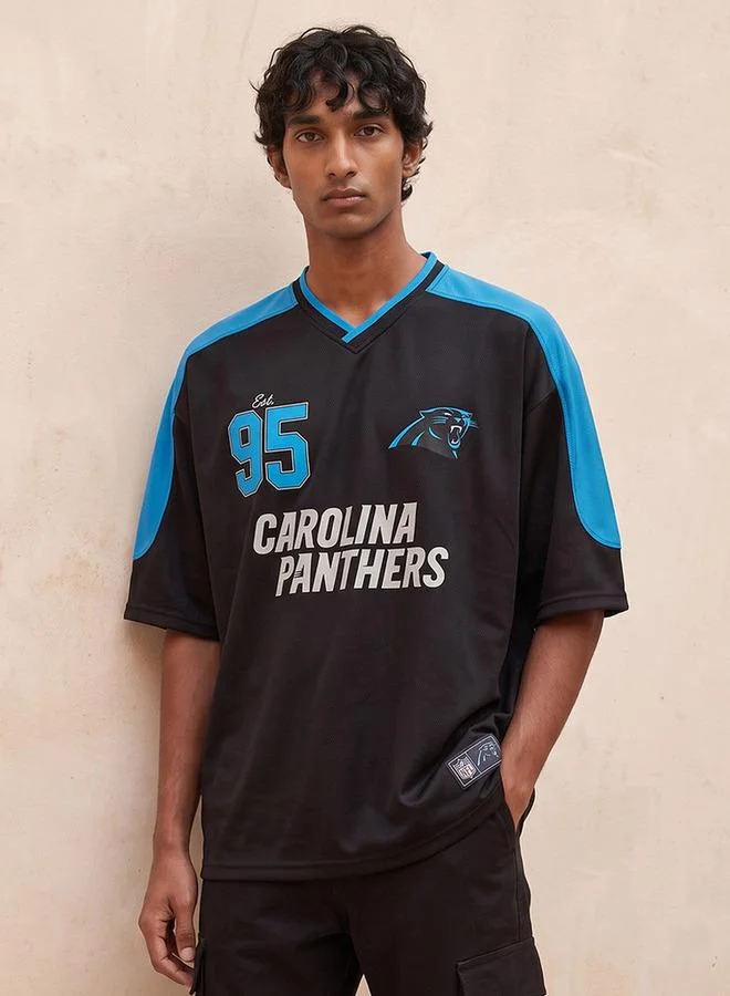 اس بي كاركترز Carolina Panthers Regular Fit V-neck T-shirt