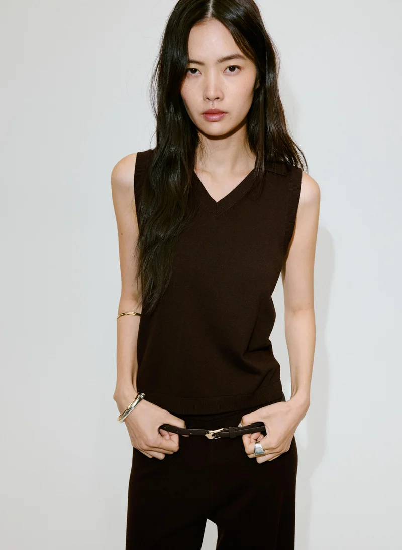 مانجو V-Neck Knit Top