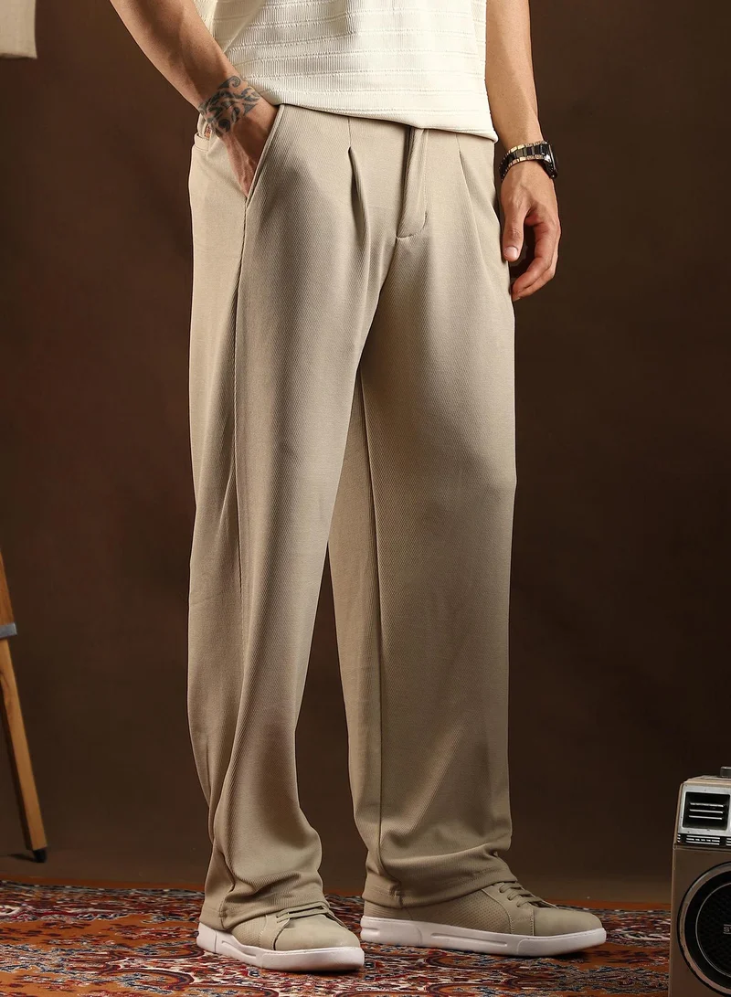 كامبوس سوترا Campus Sutra Men's Peanut Beige Micro-Waffle Cuffed Trousers For Casual Wear | Mid-Rise | Straight Fit | Button Closure | Trousers Crafted With Comfort Fit For Everyday Wear