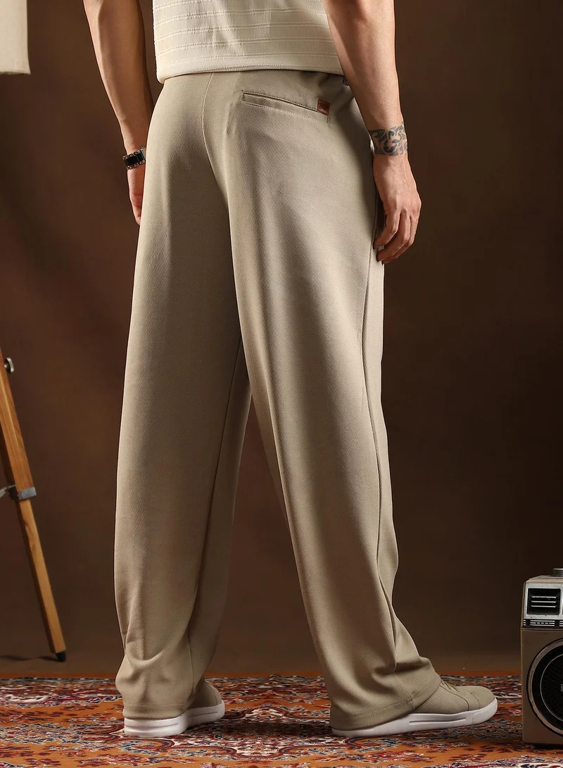 كامبوس سوترا Campus Sutra Men's Peanut Beige Micro-Waffle Cuffed Trousers For Casual Wear | Mid-Rise | Straight Fit | Button Closure | Trousers Crafted With Comfort Fit For Everyday Wear