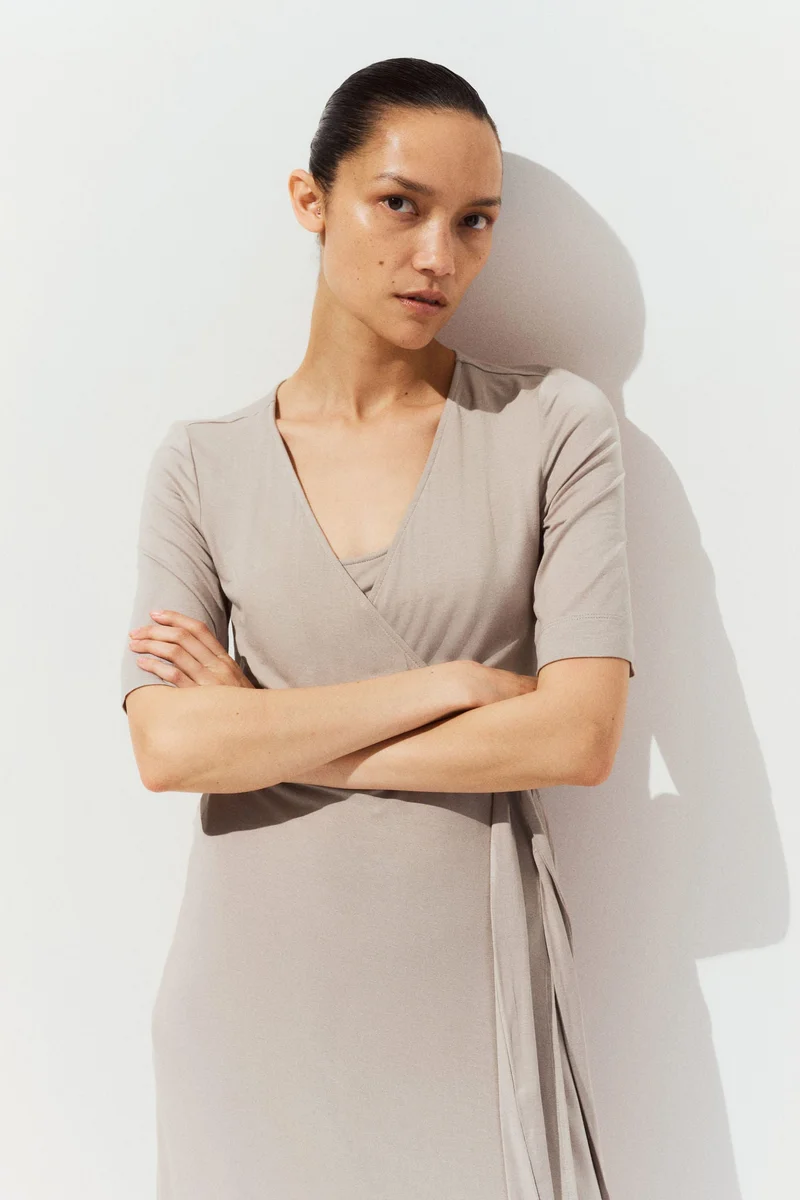 اتش اند ام فستان ملفوف للإرضاع من تشكيلة ماما