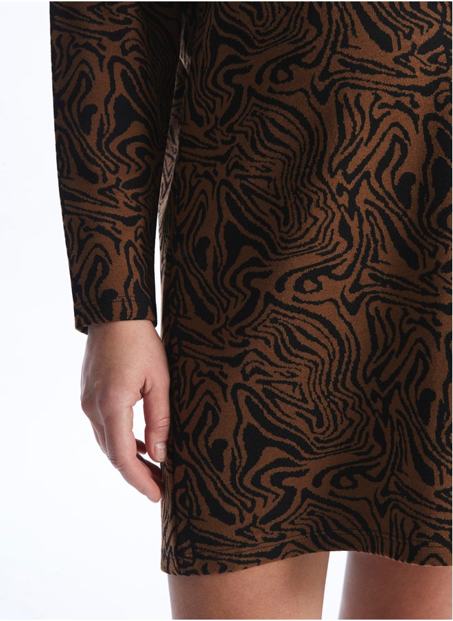 LC WAIKIKI Crew Neck Patterned Long Sleeve Maternity Dress  - Image 4