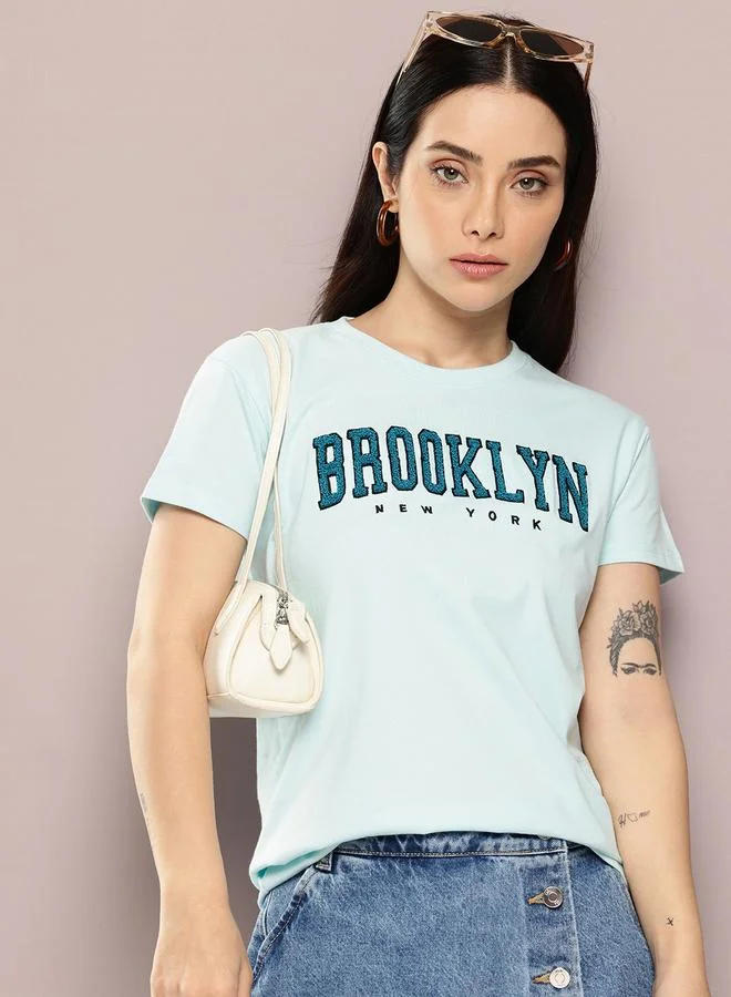 ديلينجر تيشيرت مطرز بتصميم نسائي عادي