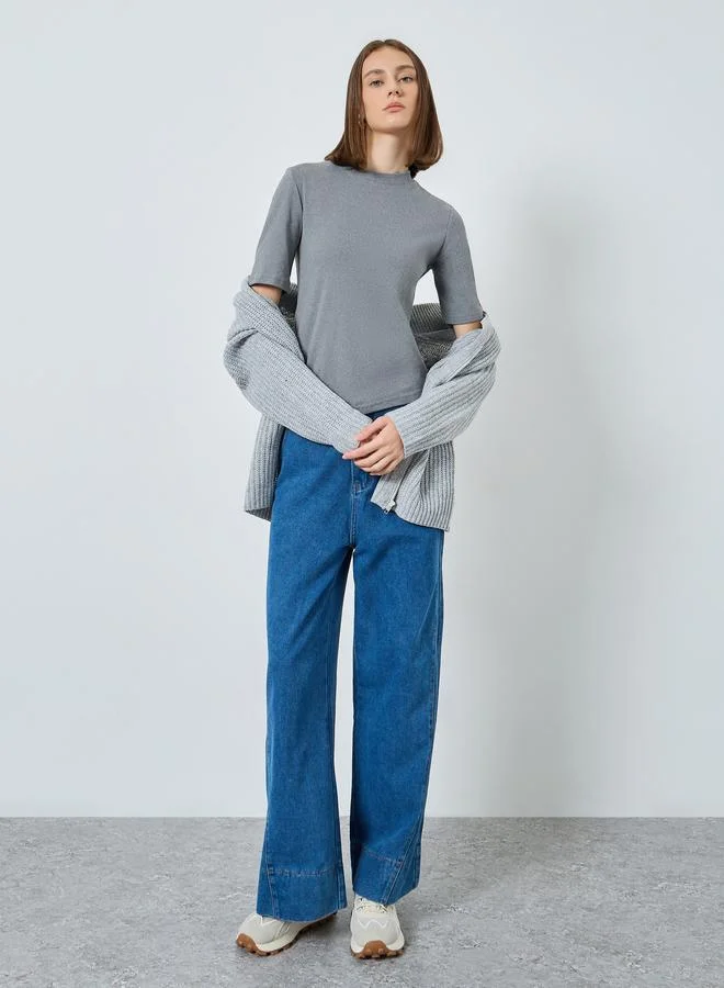 ستايلي تيشيرت مُجسم بتفاصيل محبوكة