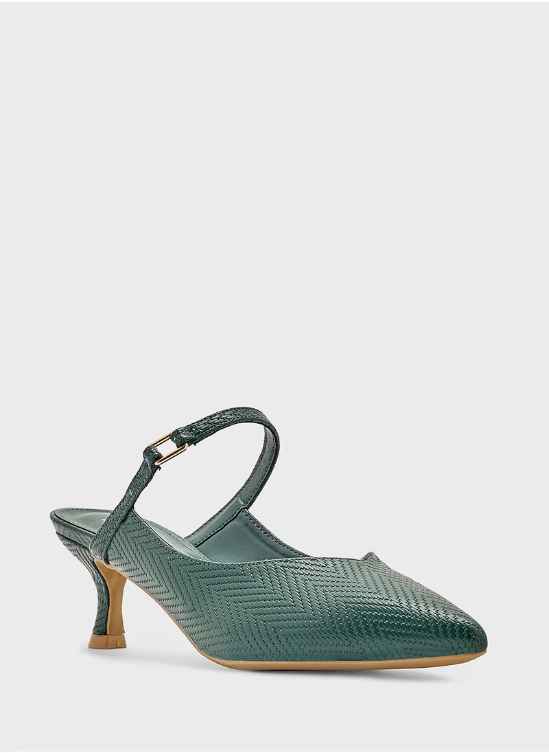 ايلا Buckle Detail Pointy Pump