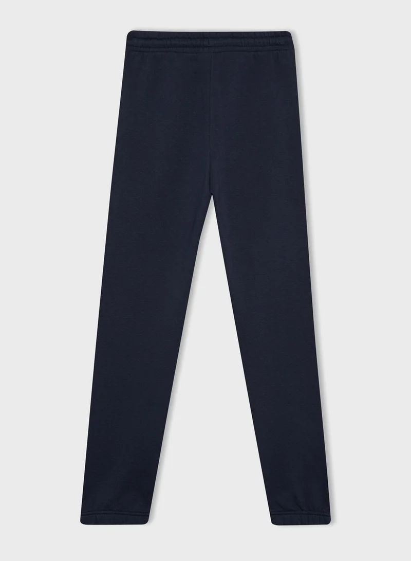 ديفاكتو Standard Fit Elastic Leg Thick Fabric Sweatpants