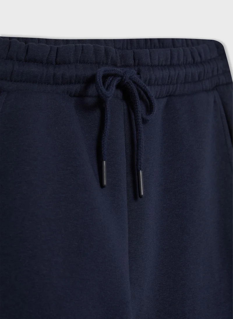 ديفاكتو Standard Fit Elastic Leg Thick Fabric Sweatpants