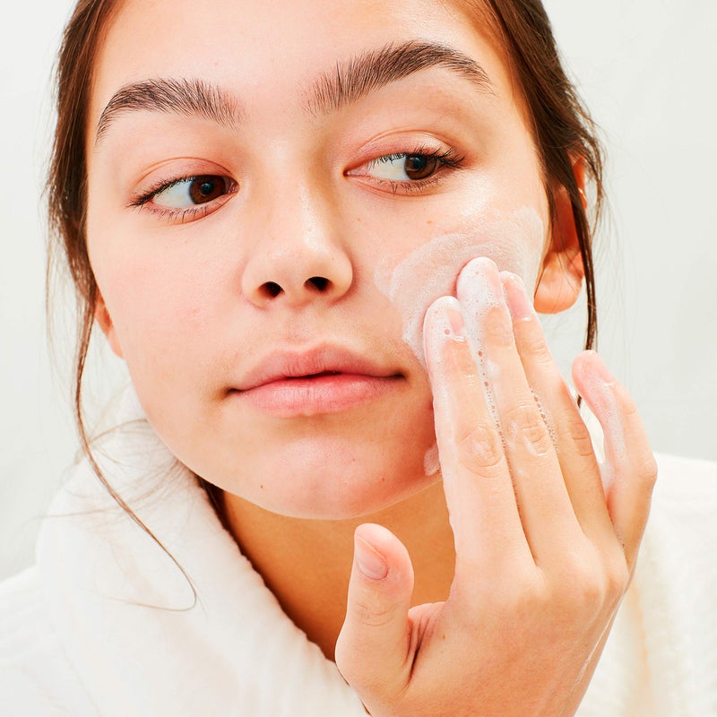 Aveeno Clear Complexion Foaming Oil-Free Facial Cleanser with Salicylic Acid for Breakout Prone Skin, Face Wash with Soy Extracts, Hypoallergenic and Non-Comedogenic, 6 fl. oz - Image 3