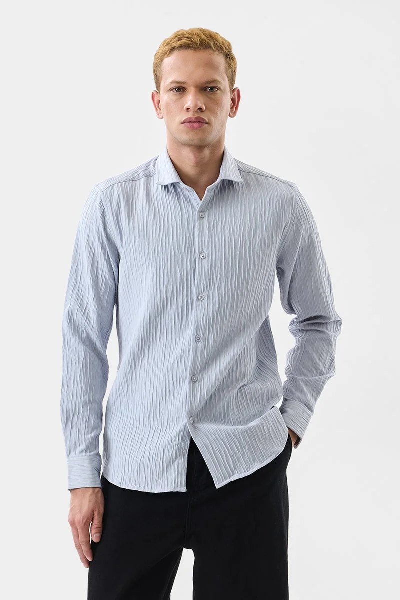 سنيتش قميص أزرق فاتح بقصة ضيقة وكسرات