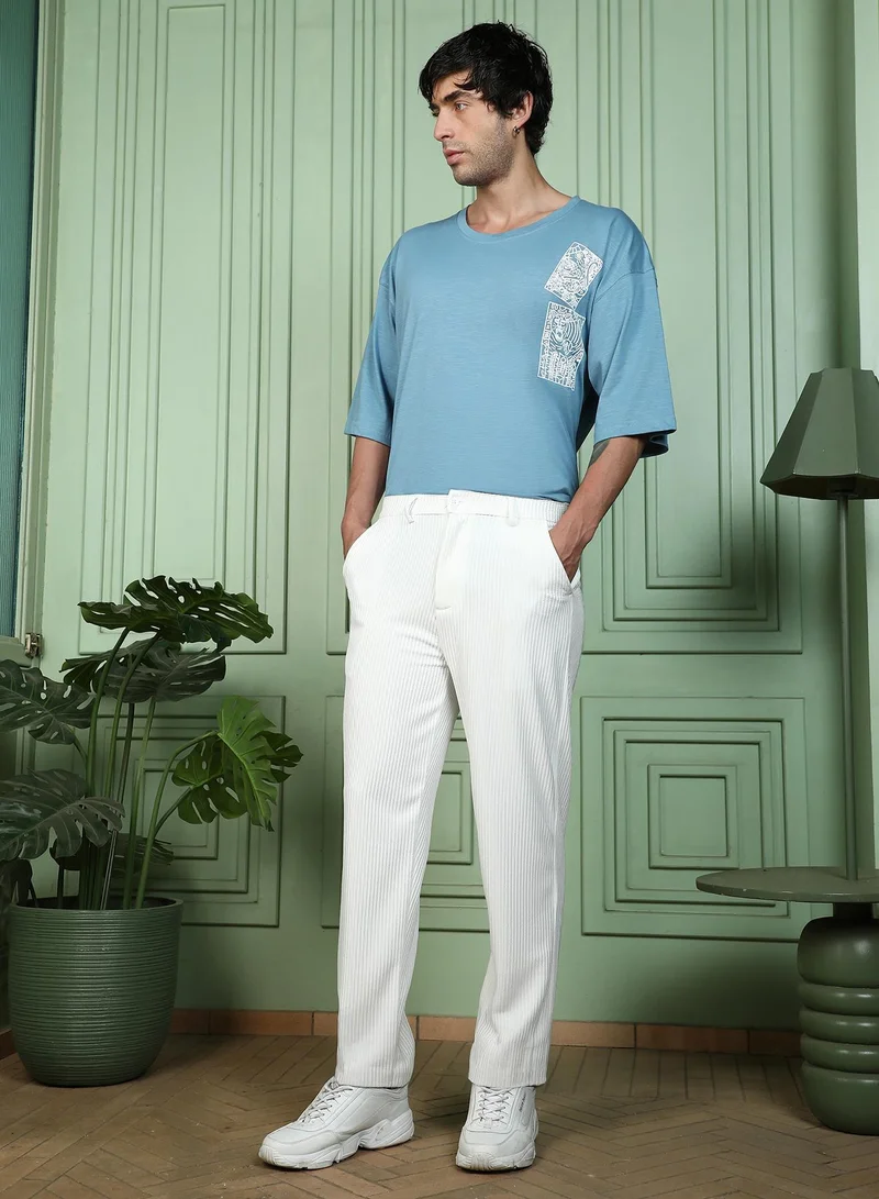 Campus Sutra Men's Chalk White Tactile-Striped Straight Trousers بنطلونات|يومية|مريحة|كاجوال|للاستخدام|اليومي