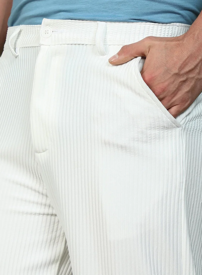 Campus Sutra Men's Chalk White Tactile-Striped Straight Trousers بنطلونات|يومية|مريحة|كاجوال|للاستخدام|اليومي