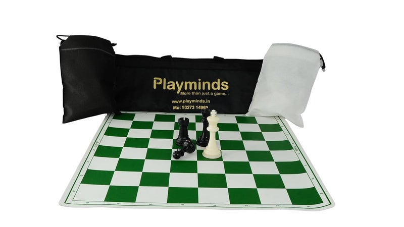 Playminds مجموعة شطرنج احترافية بحجم 20'' X 20'' مع لوحة شطرنج قابلة للطي من الفينيل الأخضر مع قطع بلاستيكية صلبة مع ملكات إضافية وحقيبة سوداء، للأطفال والبالغين - Image 4
