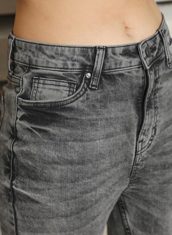 HIGH STAR High Rise Slim Fit Faded Jeans by Styli - Image 4