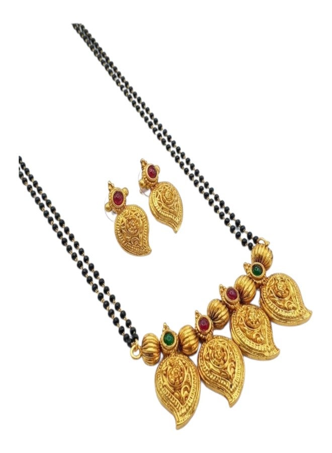 مانجالسوترا هندية تقليدية من AAIKU | قلادة بتصميم مانجو مطلية بالذهب بلمسة نهائية غير لامعة مع سلسلة من الخرز الأسود | مجوهرات زفاف عرقية للنساء | مناسبة لحفلات الزفاف والمناسبات | مانجالسوترا أنيقة للنساء (30 بوصة - خطان) - Image 1