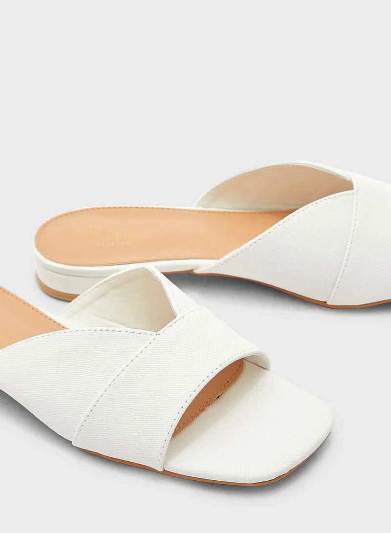 ELLA Deep V Detail Flat Sandal