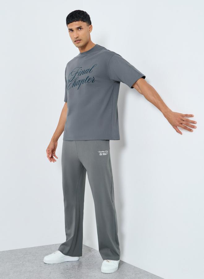 Styli Men Grey Oversized Flock Chest Print T-Shirt - Image 2