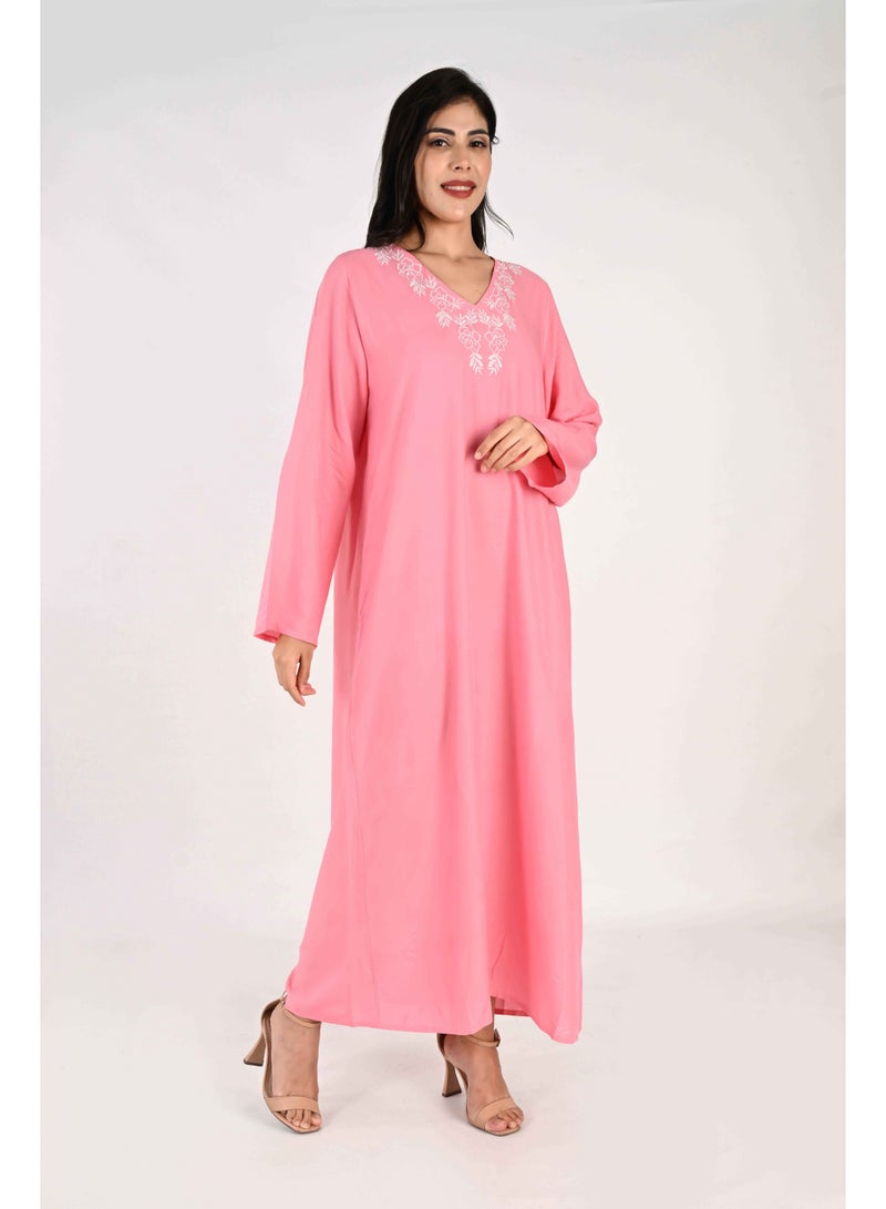 LINELLE جلابية لينيل للسيدات - قاعدة وردية مع ياقة على شكل V وتفاصيل تطريز زهرية - Image 3