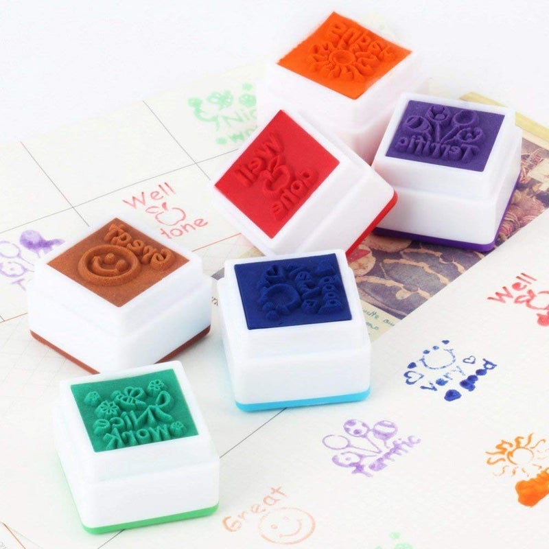 AmigozZ مجموعة طوابع تحفيزية للأطفال ملصقات مدرسية ألبوم قص ولصق طوابع DIY للمعلمين طوابع مدح مكافأة ذات حبر ذاتي (لوحة الحبر غير مشمولة) - مجموعة من 6 قطع - Image 5