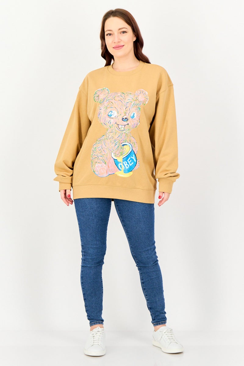 OBEY سويت شيرت نسائي بأكمام طويلة وياقة دائرية بطبعة جرافيك، بني - Image 2