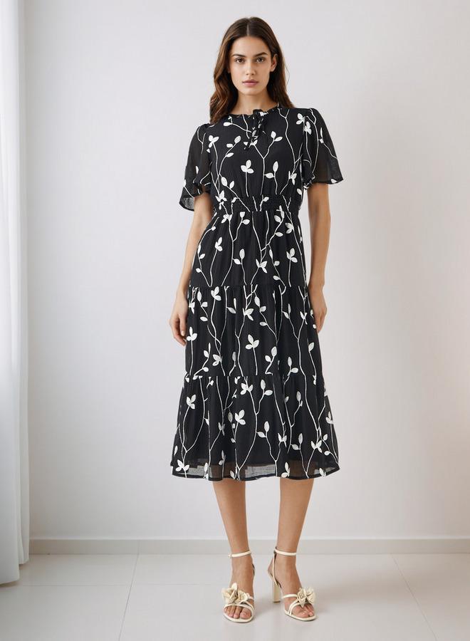 سبلاش فيڤ فستان ميدي فيسكوز بطبقات وأكمام فراشة - Image 2