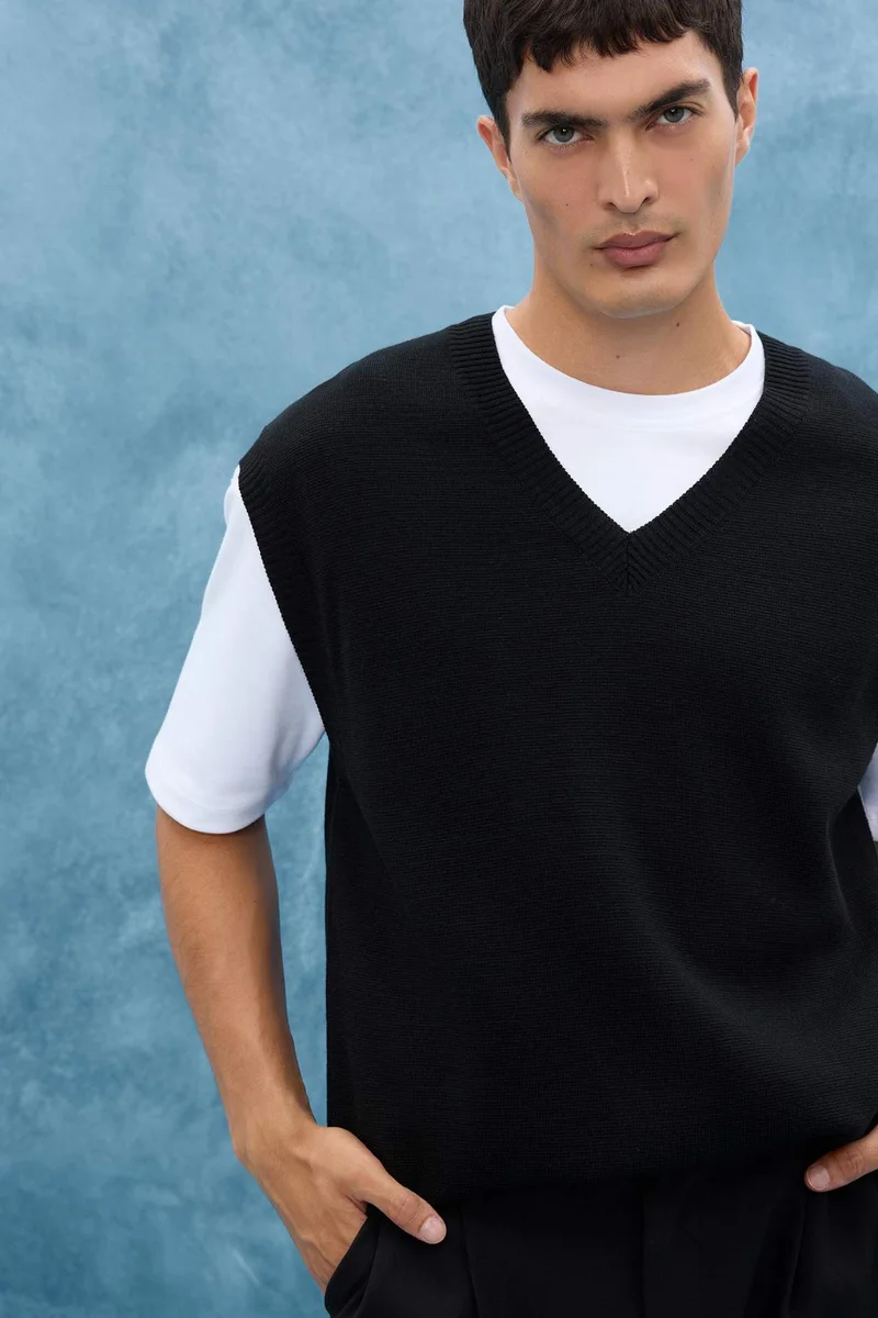 DeFacto Standard Fit V-Neck Knitwear Vest
