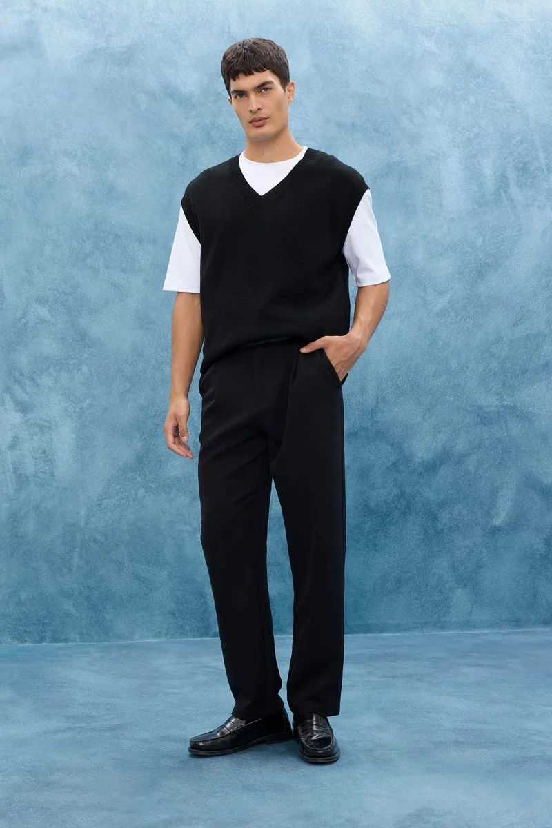 ديفاكتو Standard Fit V-Neck Knitwear Vest