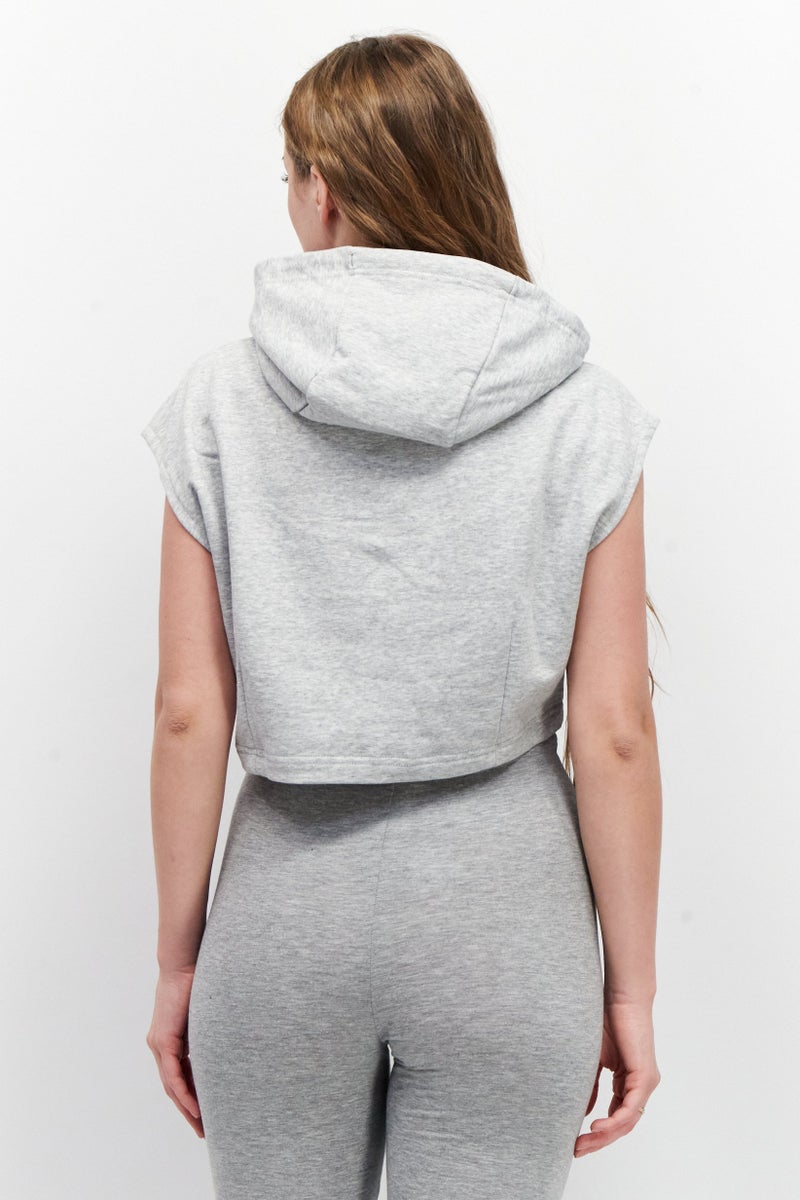 PUMA هودي قصير الأكمام للنساء مع شعار العلامة التجارية، رمادي - Image 3