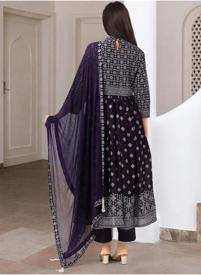 آي شين Straight Fit Women Purple Georgette Kurta Set with Embroidered pattern Tunic and Palazzo features a Round neckline and Three-Fourth Sleeve secured with Elastic closure and styled in Straight Fit ideal for Festive moments — a must-have for your statement wardrobe.