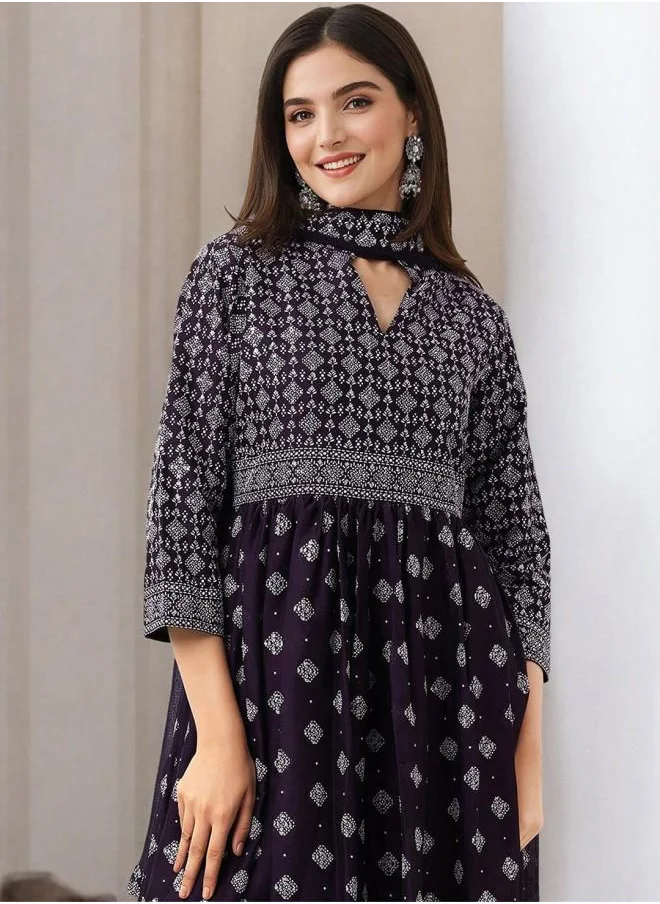 آي شين Straight Fit Women Purple Georgette Kurta Set with Embroidered pattern Tunic and Palazzo features a Round neckline and Three-Fourth Sleeve secured with Elastic closure and styled in Straight Fit ideal for Festive moments — a must-have for your statement wardrobe.
