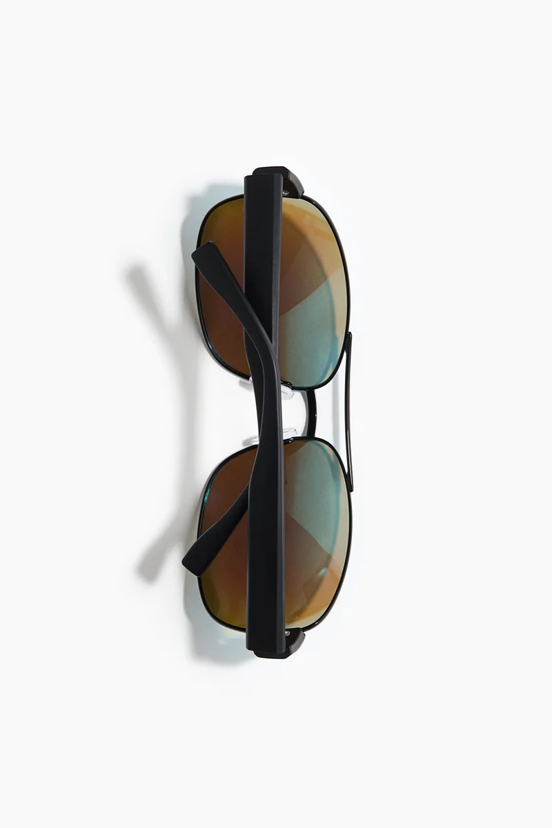 اتش اند ام نظارة شمسية